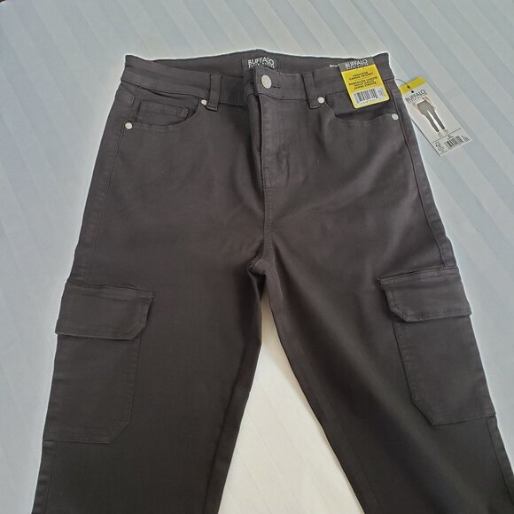 BUFFALO DAVID BITTON Black High-Rise Cargo Capri. 28" waist 27" inseam. Stretchy - Picture 3 of 5